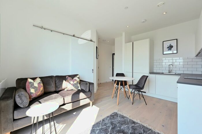 1 Bedroom Flat To Rent In The Solarium, Apt Parkview, Brentford, TW8