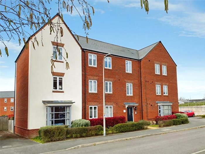 2 Bedroom Apartment For Sale In Ifould Crescent, Wokingham, Berkshire, RG40