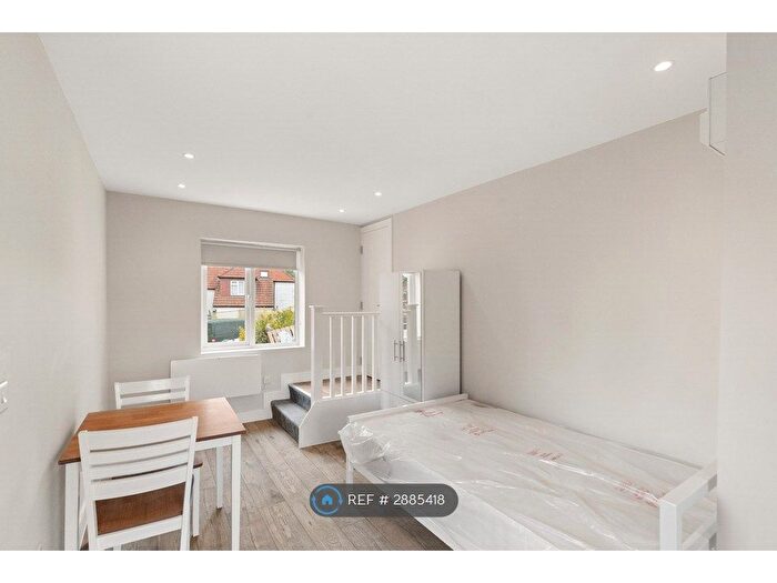 Studio To Rent In Langley Avenue, Hemel Hempstead, HP3