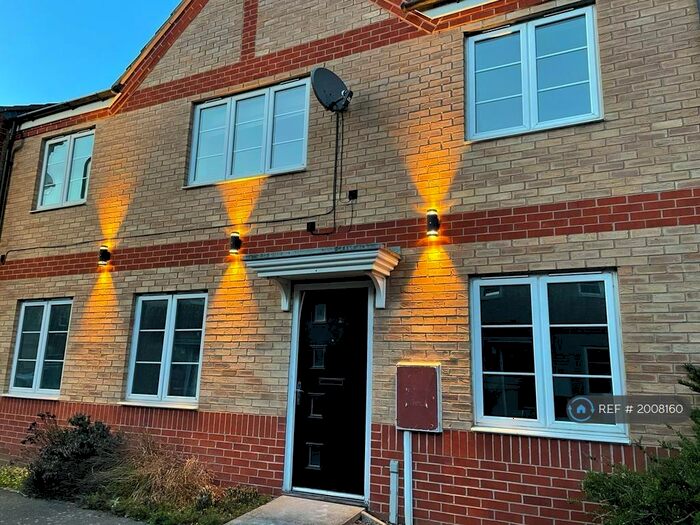 2 Bedroom Maisonette To Rent In Turners Court, Northampton, NN4