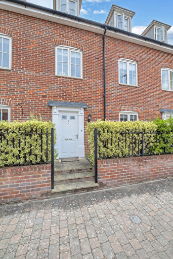 4 Bedroom Town House To Rent In East Close, Bury St Edmunds, Suffolk, IP33