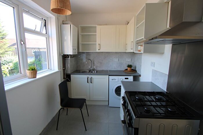 3 Bedroom Flat To Rent In Streatham Vale, Streatham Vale, SW16