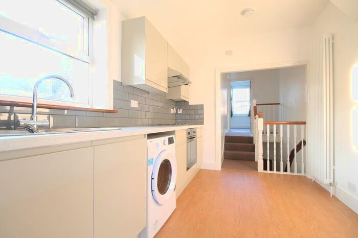1 Bedroom Flat To Rent In Barclay Road, Walthamstow Village, London, E17