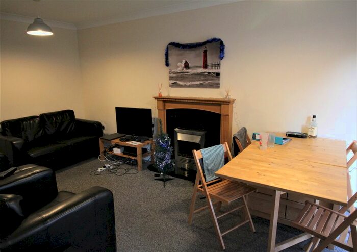 4 Bedroom Semi-Detached House To Rent In Earlham Green Lane, Norwich, NR5