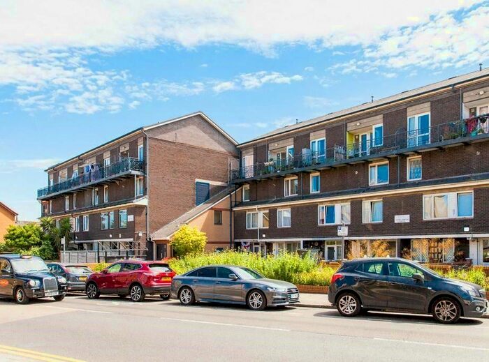 3 Bedroom Maisonette To Rent In Tufnell Court, Old Ford Road, London, E3