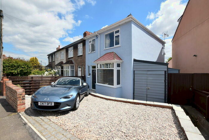 4 Bedroom End Of Terrace House To Rent In Downend Road, Horfield, BS7