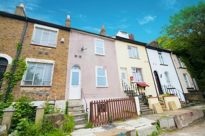 3 Bedroom Terraced House For Sale In Mount Pleasant, Chatham, ME5