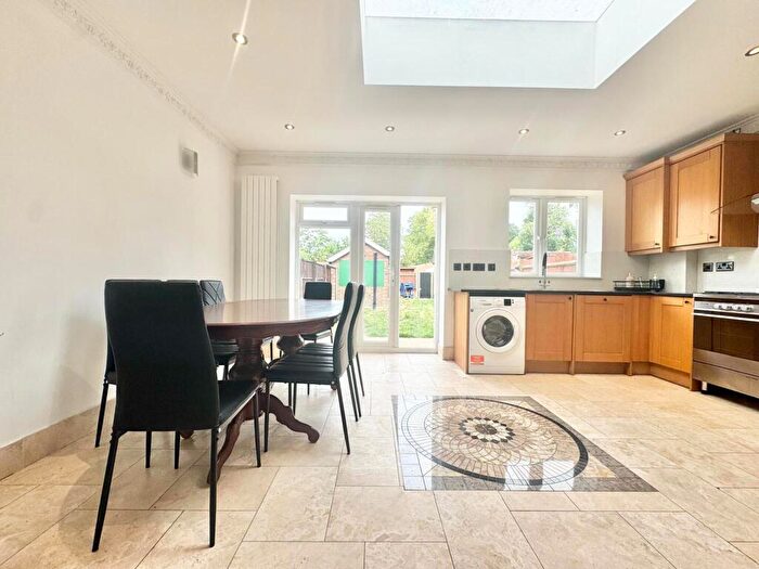 6 Bedroom Terraced House To Rent In Stanhope Grove, Beckenham, BR3