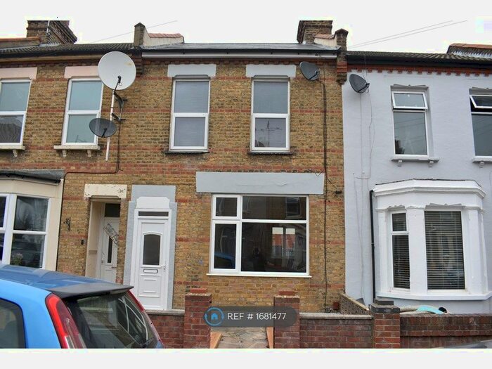 3 Bedroom Terraced House To Rent In Albany Avenue, Westcliff-On-Sea, SS0