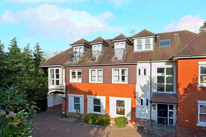 2 Bedroom Penthouse To Rent In Short Let - Station Road, Godalming, GU7