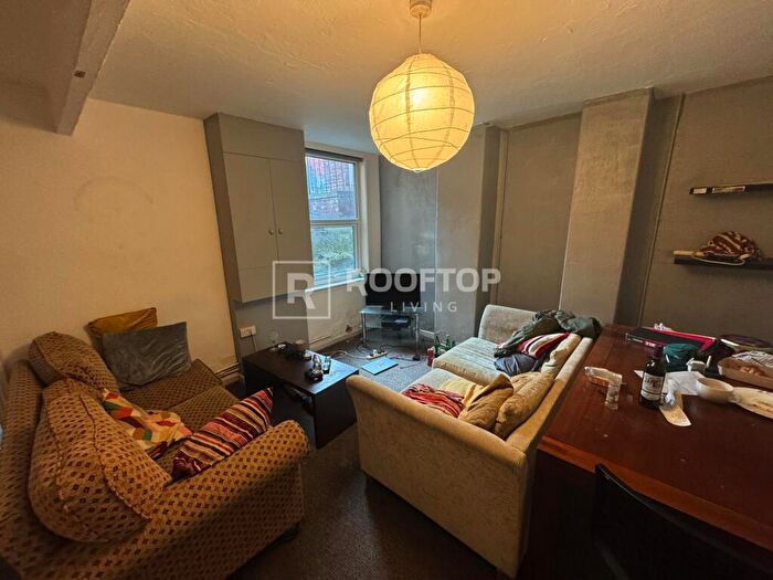 8 Bedroom House To Rent In Brudenell Road, Leeds, LS6