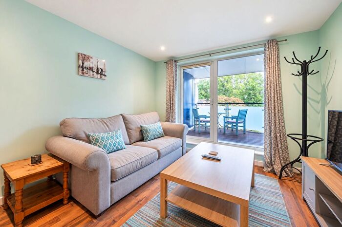2 Bedroom Flat For Sale In Yeoman Street, London, SE8