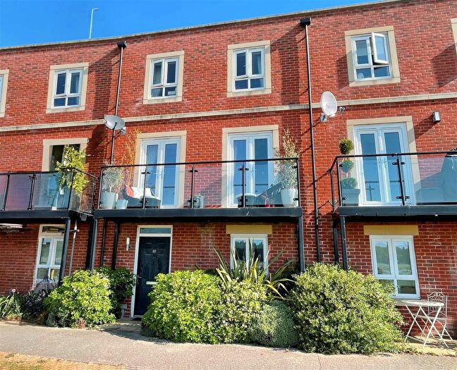 4 Bedroom Town House For Sale In Fetlock Drive, Newbury, RG14