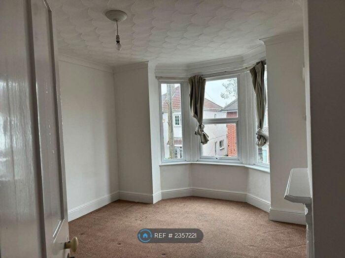 3 Bedroom Semi-Detached House To Rent In Shamrock Villas, Southampton, SO17