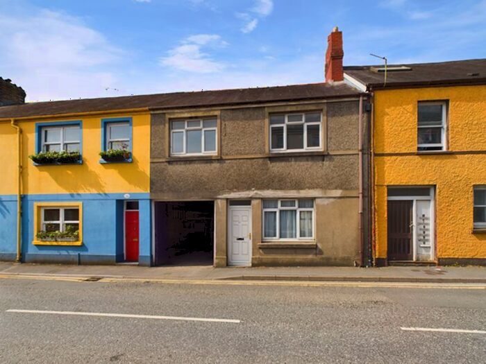 4 Bedroom Terraced House To Rent In Water Street, Carmarthen, SA31