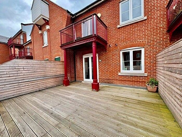 2 Bedroom Flat To Rent In Coxhill Way, Aylesbury, HP21