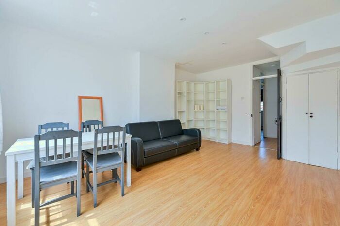 2 Bedroom Terraced House To Rent In Phelp Street, Elephant And Castle, London, SE17