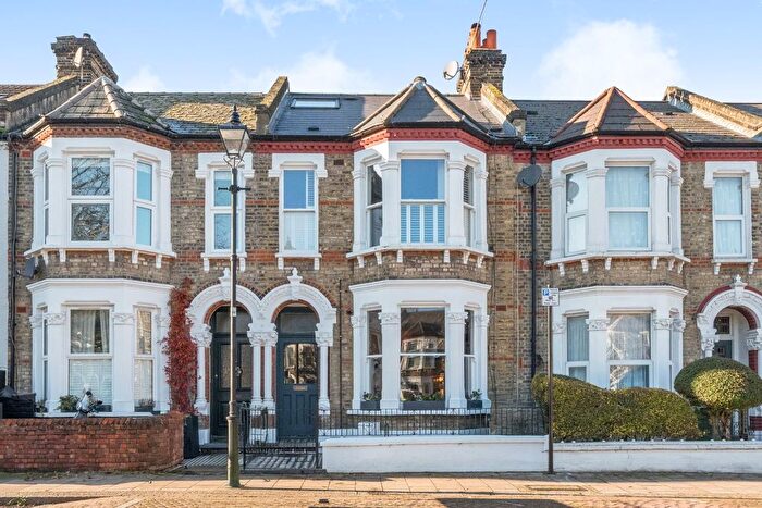 1 Bedroom Flat For Sale In Holmewood Gardens, Brixton Hill, London, SW2