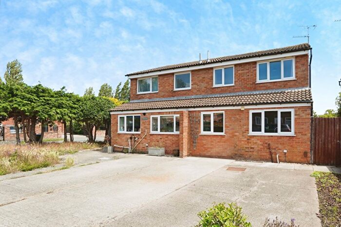 3 Bedroom Semi Detached House For Sale In Druids Oak, Quedgeley, Gloucester, Gloucestershire, GL2