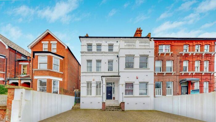 3 Bedroom Apartment For Sale In Minster Road, London, NW2