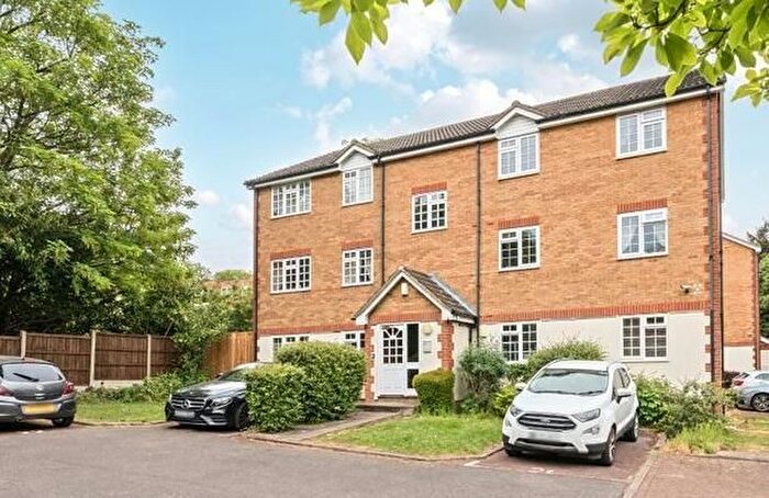 2 Bedroom Flat To Rent In Jodie Court, Stevens Close, Beckenham, London, BR3