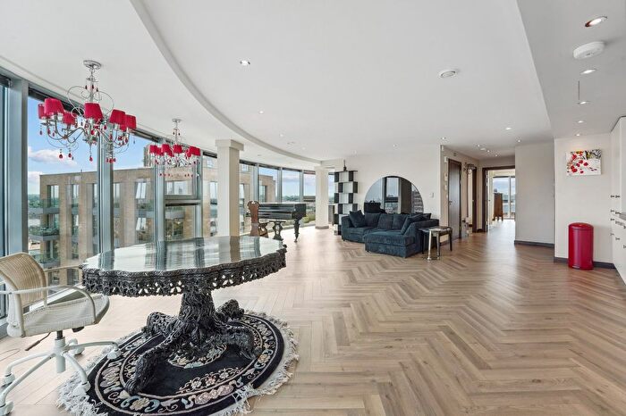 2 Bedroom Flat To Rent In Bridges Court Road, London, SW11