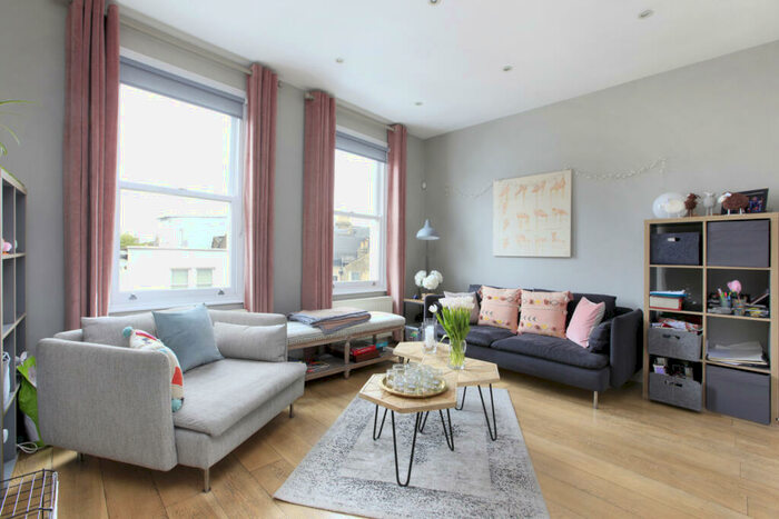 3 Bedroom Flat To Rent In Webbs Road, Battersea, London, SW11
