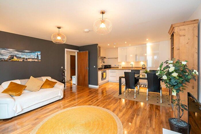 1 Bedroom Flat To Rent In Kimmerghame Path, Edinburgh, EH4