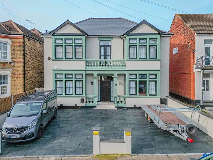 4 Bedroom Detached House For Sale In Grosvenor Road, Westcliff-On-Sea, SS0