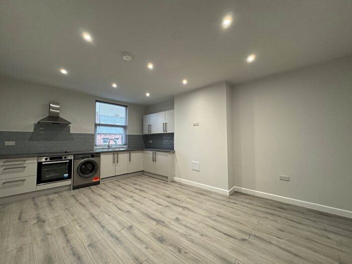 3 Bedroom Flat To Rent In Sholebroke Terrace, Leeds, LS7