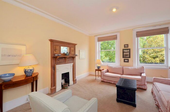 2 Bedroom Apartment To Rent In Redcliffe Square, London, SW10