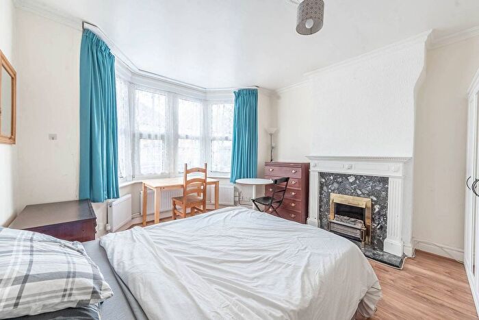 6 Bedroom Terraced House To Rent In Thomson Road, Wealdstone, Harrow, HA3