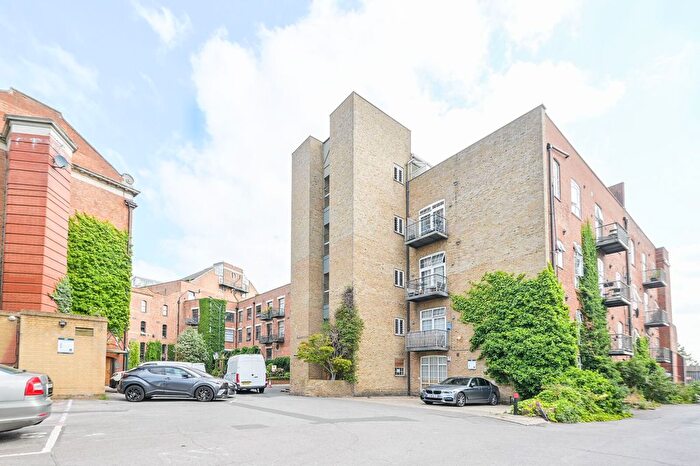 2 Bedroom Flat To Rent In Foundry House, Poplar, London, E14
