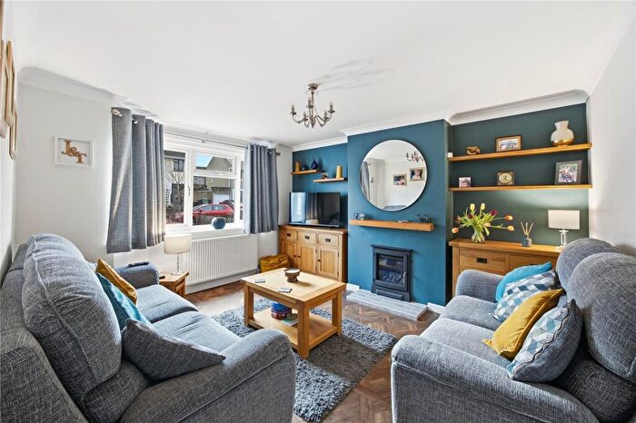 3 Bedroom Semi-Detached House For Sale In Tyndale Avenue, Yate, Bristol, Gloucestershire, BS37