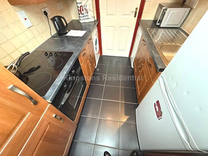 2 Bedroom Flat To Rent In Gordon Road, Cathays, Cardiff, CF24