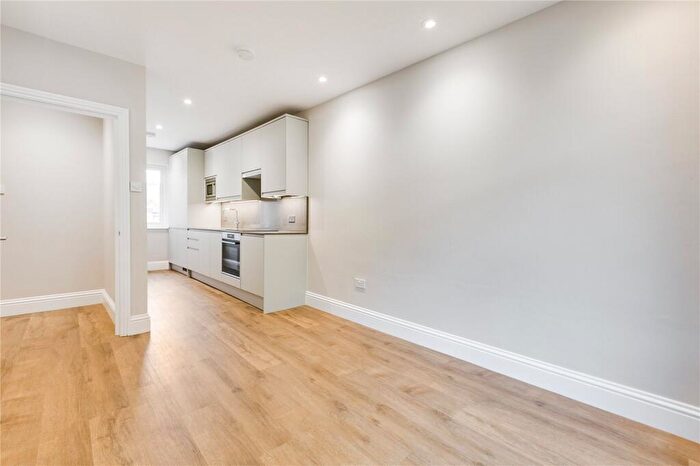 1 Bedroom Flat To Rent In Parkway, Camden, NW1