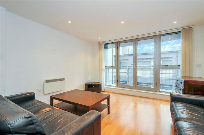 3 Bedroom Flat To Rent In Fossil Court, Long Lane, London, SE1