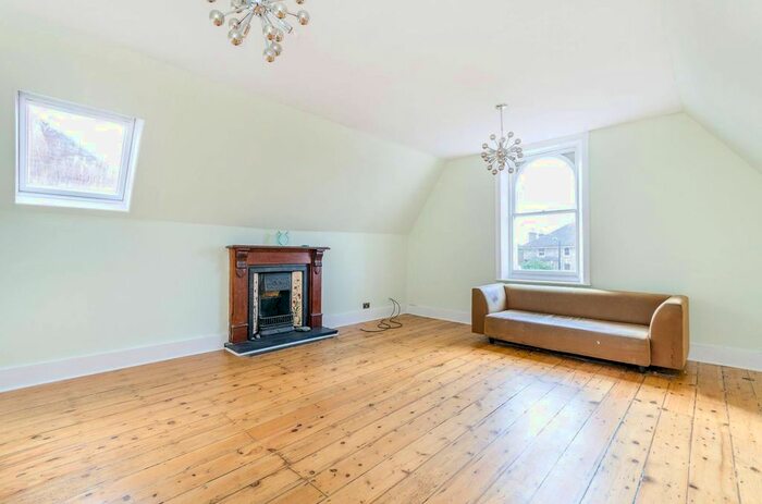 3 Bedroom Flat To Rent In Burnt Ash Hill, Lee, London, SE12