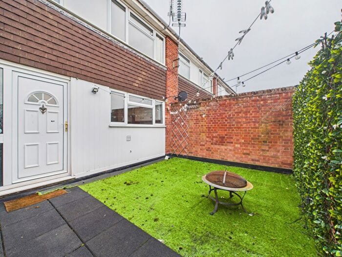 3 Bedroom Maisonette To Rent In Mitton Way, Tewkesbury, Gloucestershire, GL20