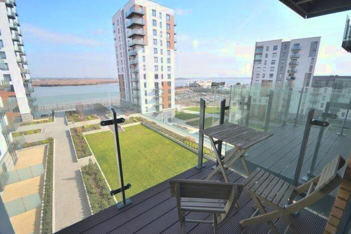 2 Bedroom Flat To Rent In Peninsula Quay, Gillingham, ME7