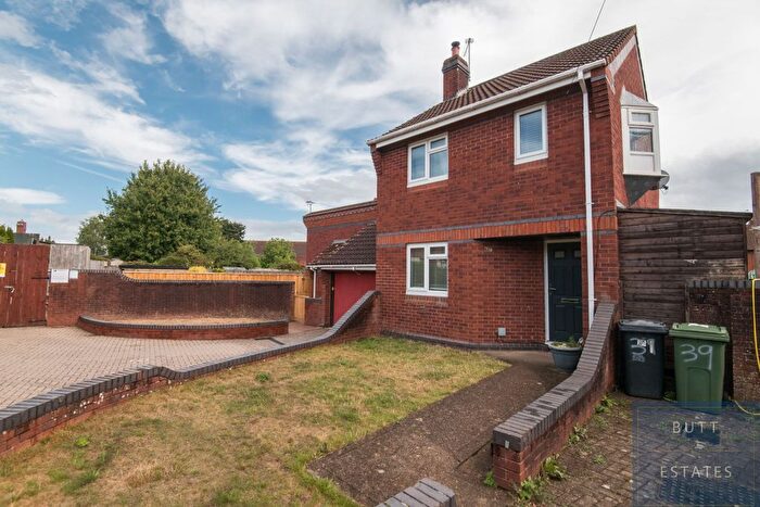 3 Bedroom Semi-Detached House For Sale In Chestnut Avenue, Exeter, EX2