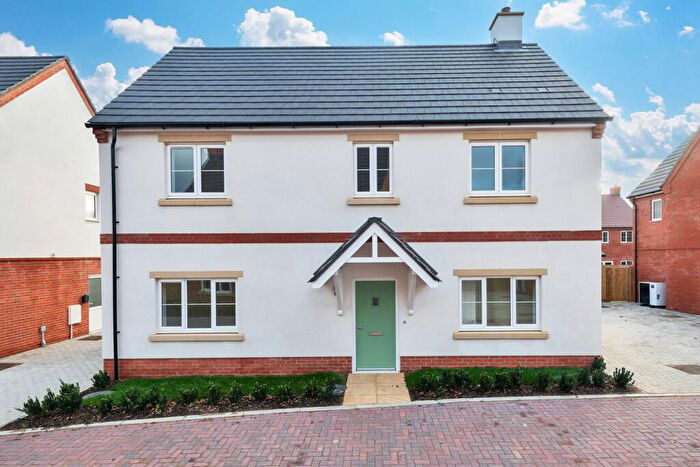 3 Bedroom Detached House For Sale In Hayle Field, High Street, Thurleigh, Bedford, MK44