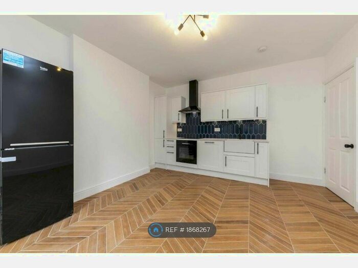 2 Bedroom Flat To Rent In Jenner Road, London, N16