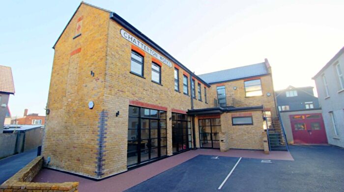 2 Bedroom Apartment To Rent In Chantry Lane, Bromley, BR2