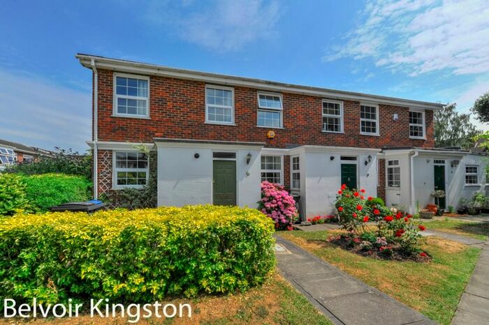 3 Bedroom Semi-Detached House To Rent In Spinney Close, New Malden, KT3