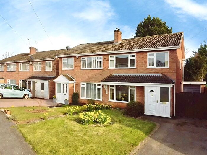 3 Bedroom Semi Detached House For Sale In Bearsden Crescent, Hinckley, Leicestershire, LE10