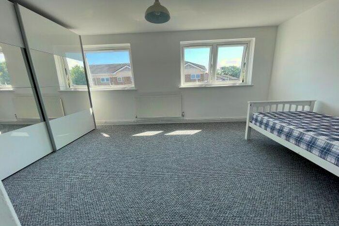 3 Bedroom Flat To Rent In Stocksfield Road, London, E17