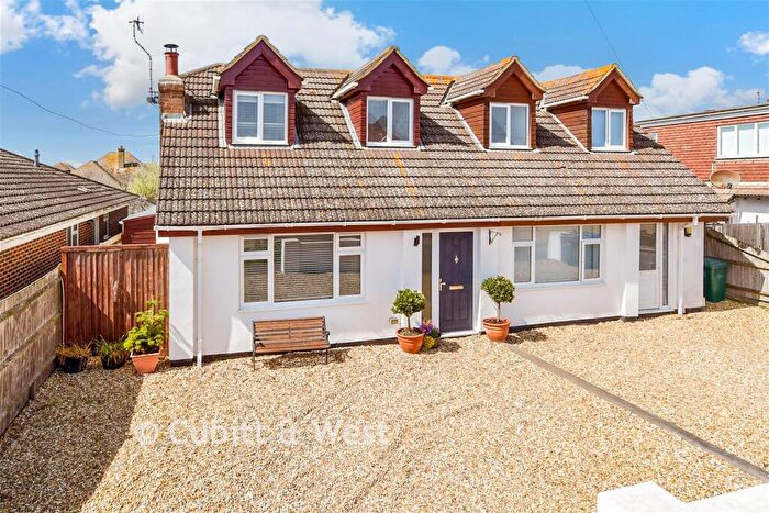 4 Bedroom Chalet For Sale In Keymer Avenue, Peacehaven, East Sussex, BN10