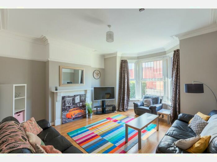 8 Bedroom Terraced House To Rent In Bed, Archery Road, Leeds, LS2