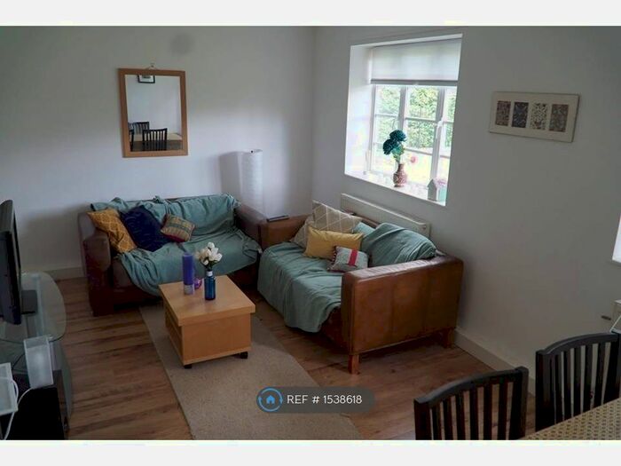 2 Bedroom Flat To Rent In Grove Lane, London, SE5